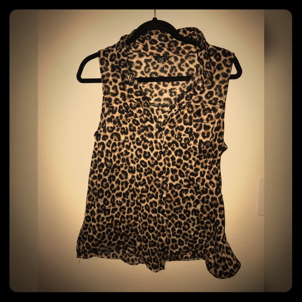 Cheetah print button up tank top 🐆💕